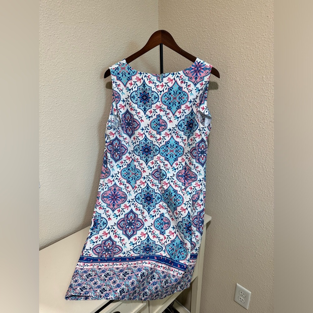 Jessica Howard Sleeveless Sheath Dress.